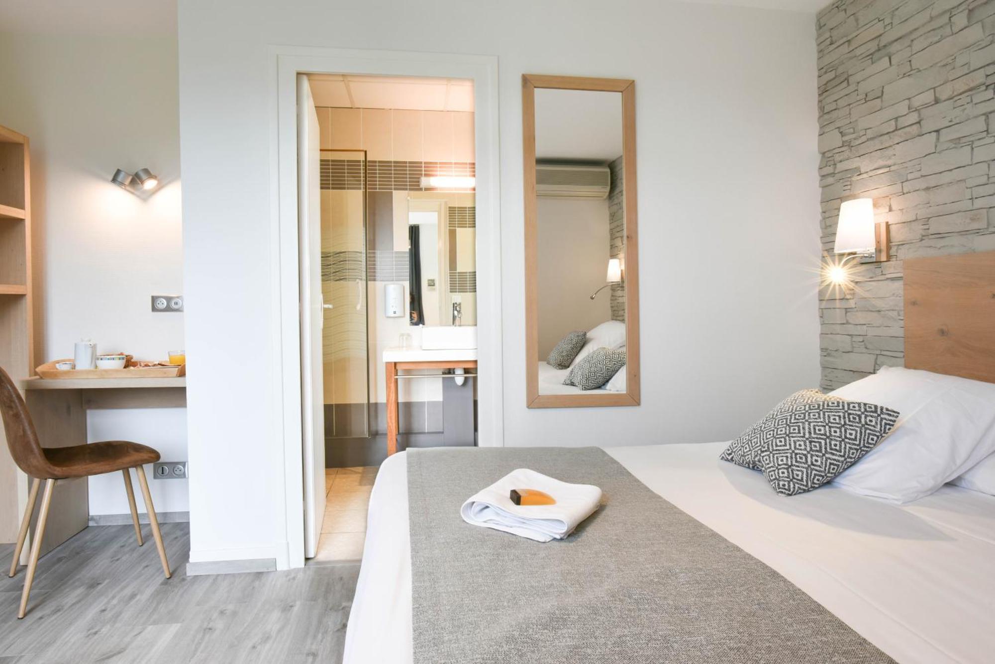 Logis Auberge Du Relais - Hotel & Restaurant Berenx Bagian luar foto