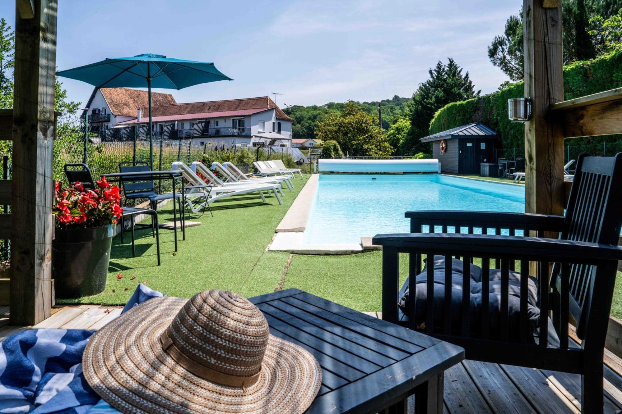 Logis Auberge Du Relais - Hotel & Restaurant Berenx Bagian luar foto
