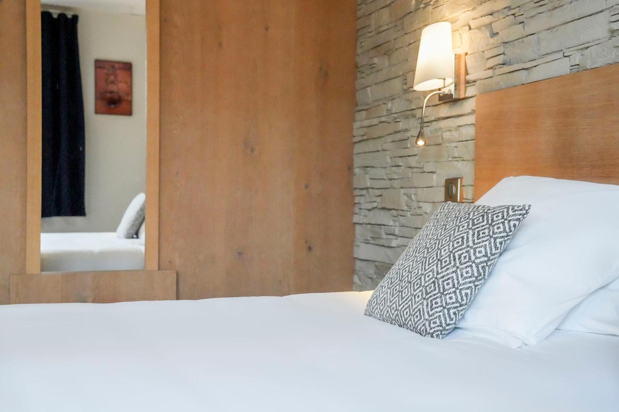 Logis Auberge Du Relais - Hotel & Restaurant Berenx Bagian luar foto