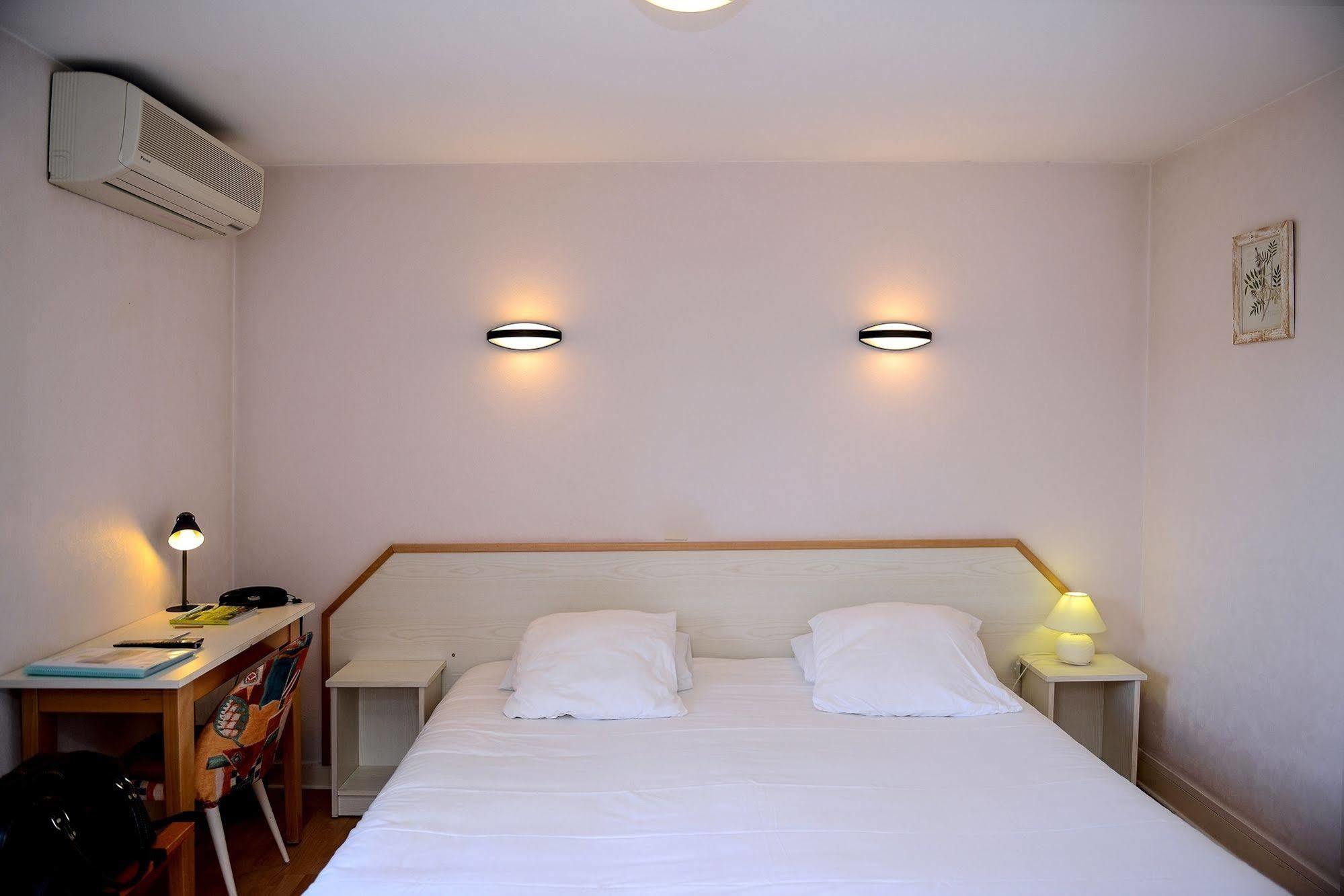 Logis Auberge Du Relais - Hotel & Restaurant Berenx Bagian luar foto